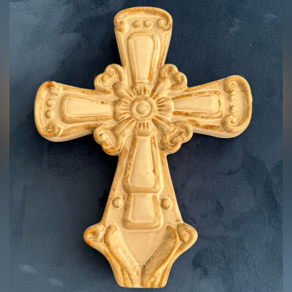 Cream and beige ceramic wall hanging cross
9.5 by 7’